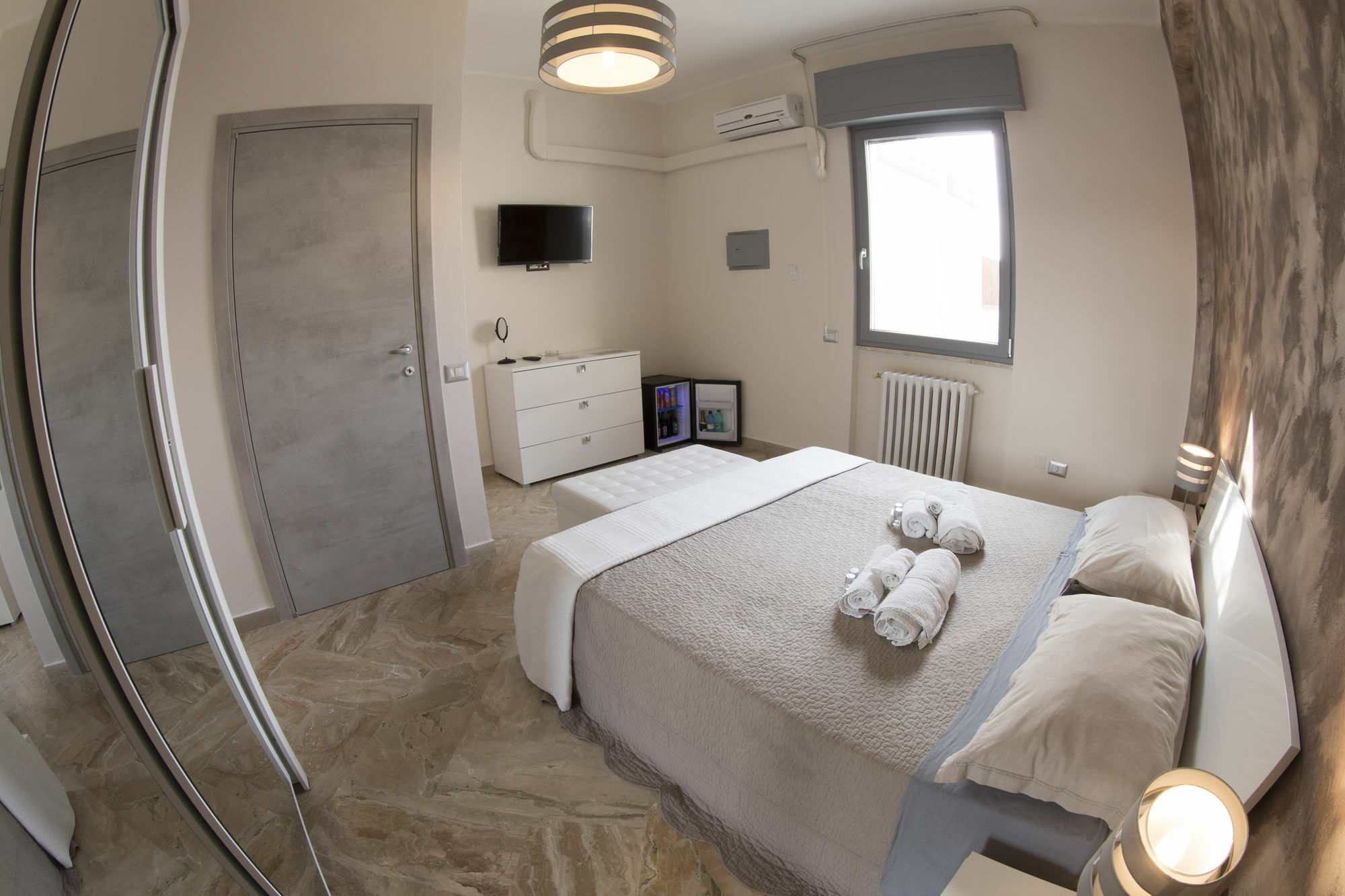 ברינדיזי Penthouse Station Luxury Suites & Apartment מראה חיצוני תמונה
